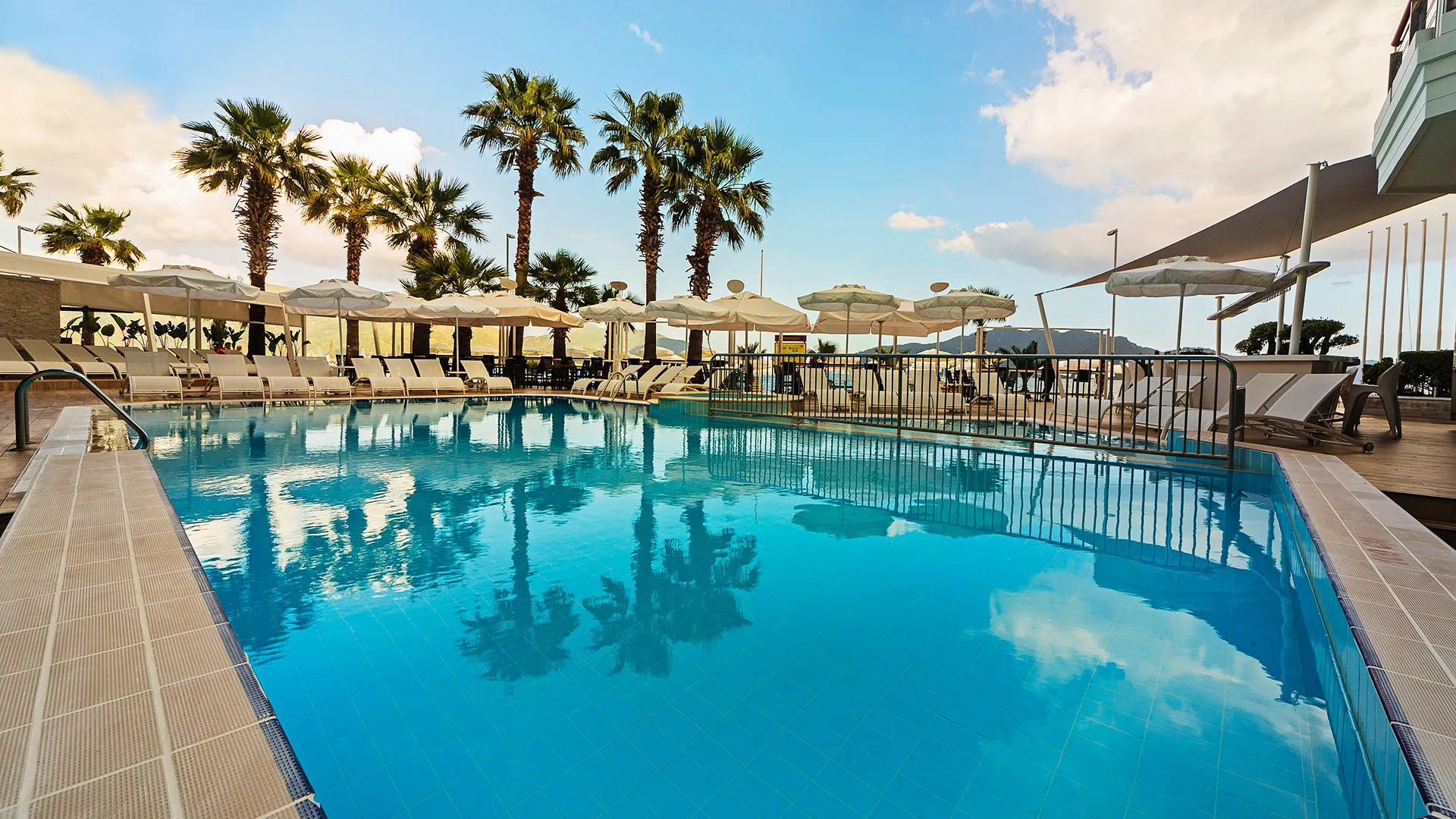 Poseidon Hotel – 4