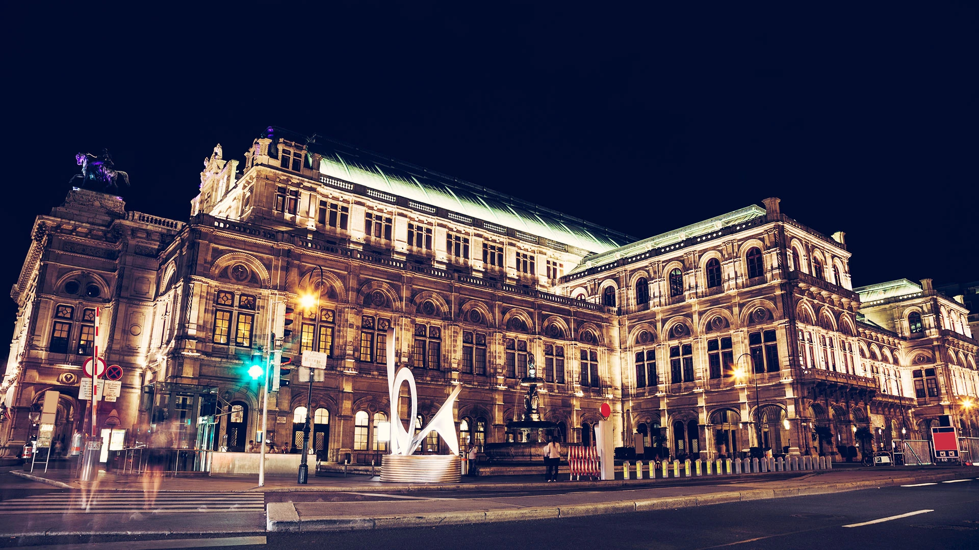 B and B HOTEL Wien St. Marx – ДУНАВСКА КОЛЕДНА МАГИЯ – Виена и Братислава Предколедни базари с 3 нощувки и чартърен полет от Варна – 3