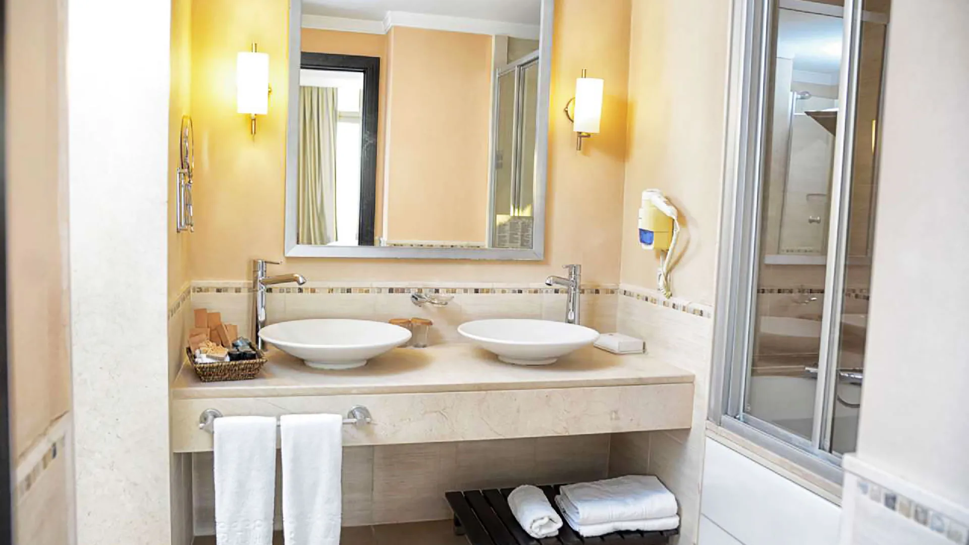 Korumar Hotel Deluxe – 55