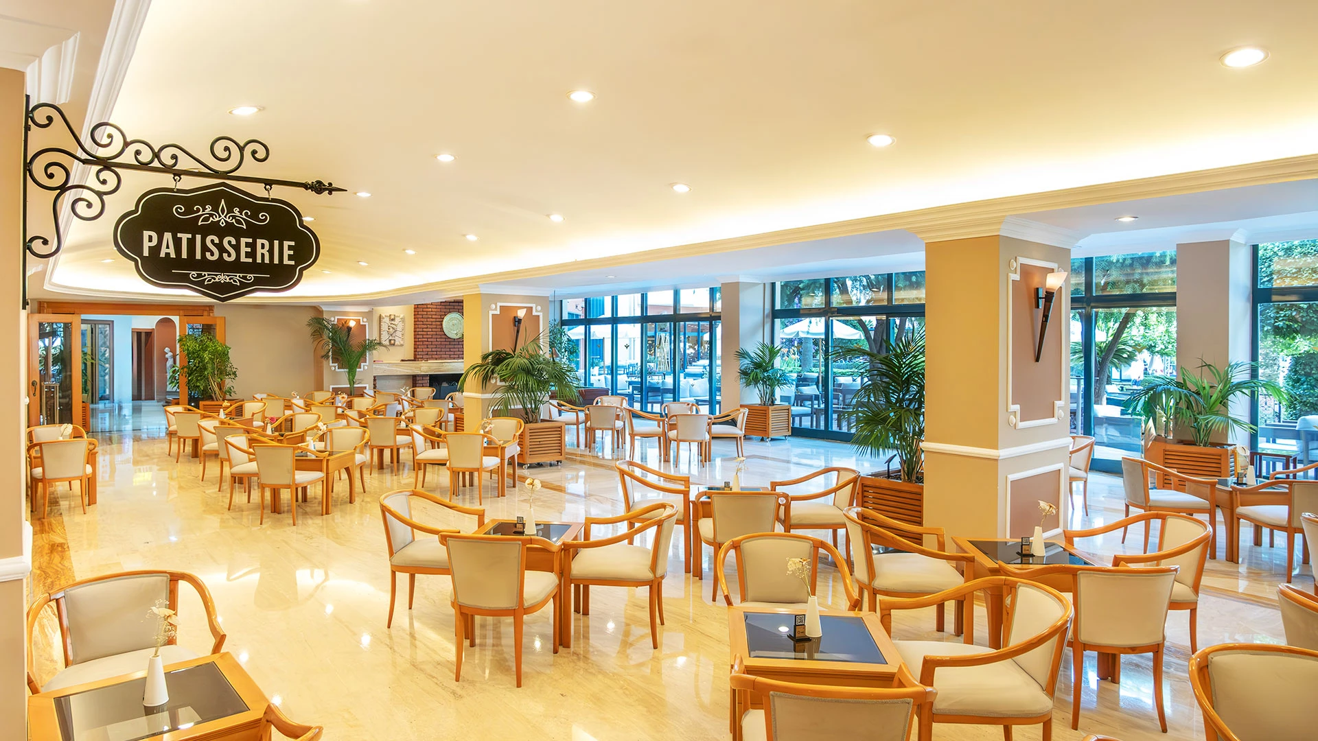 Miramare Queen Hotel – 18