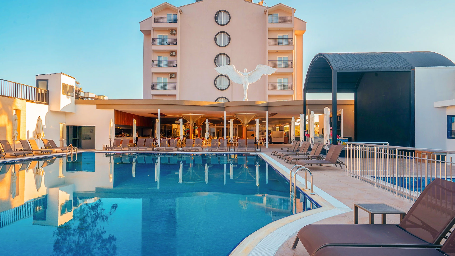 Q Ella Beach Side – 2