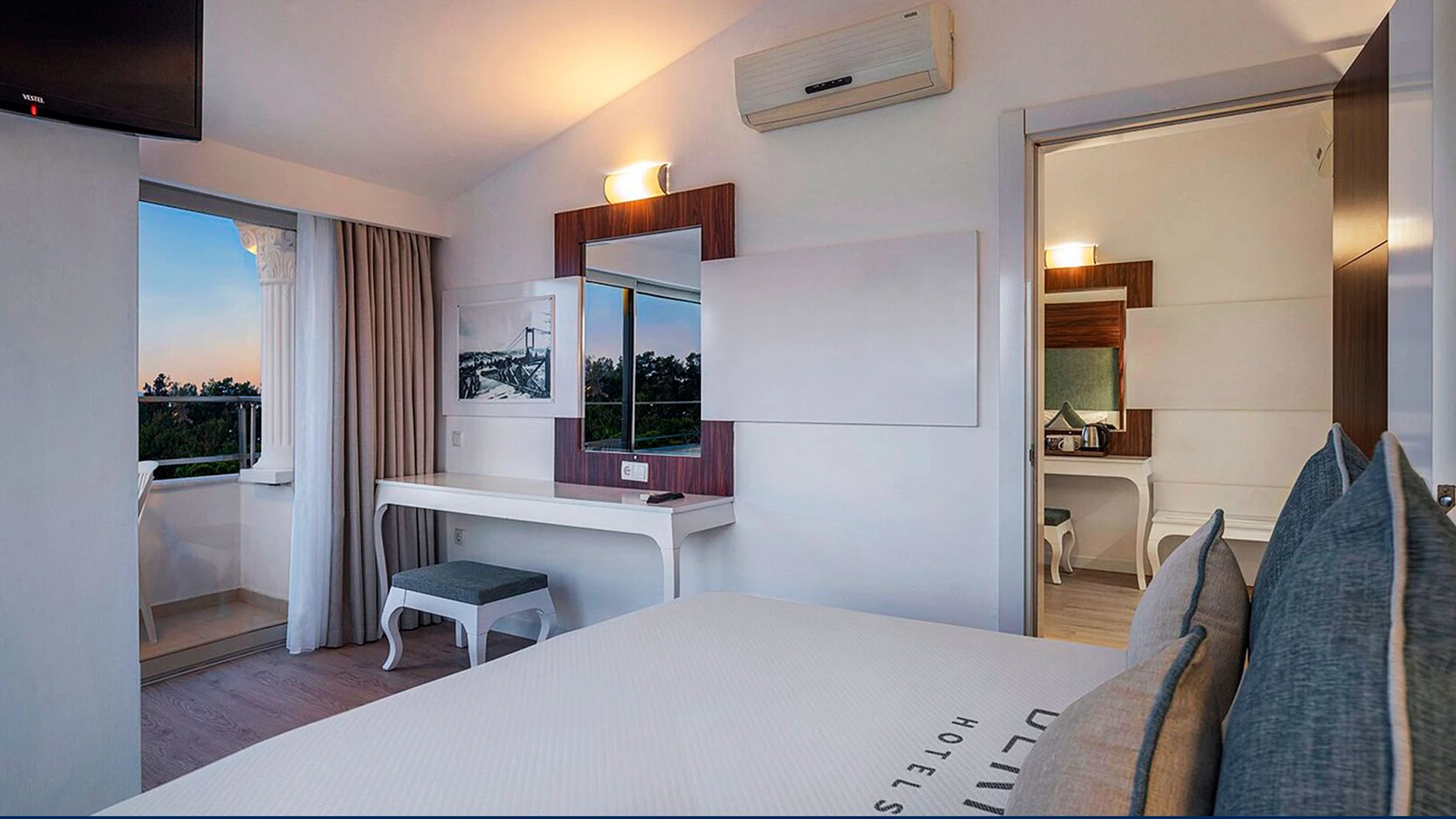 Berry Blue Hotel – 17
