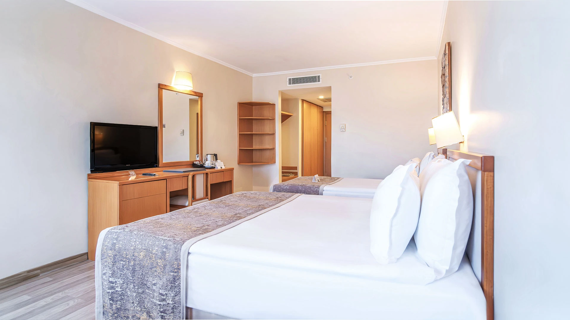Miramare Queen Hotel – 14