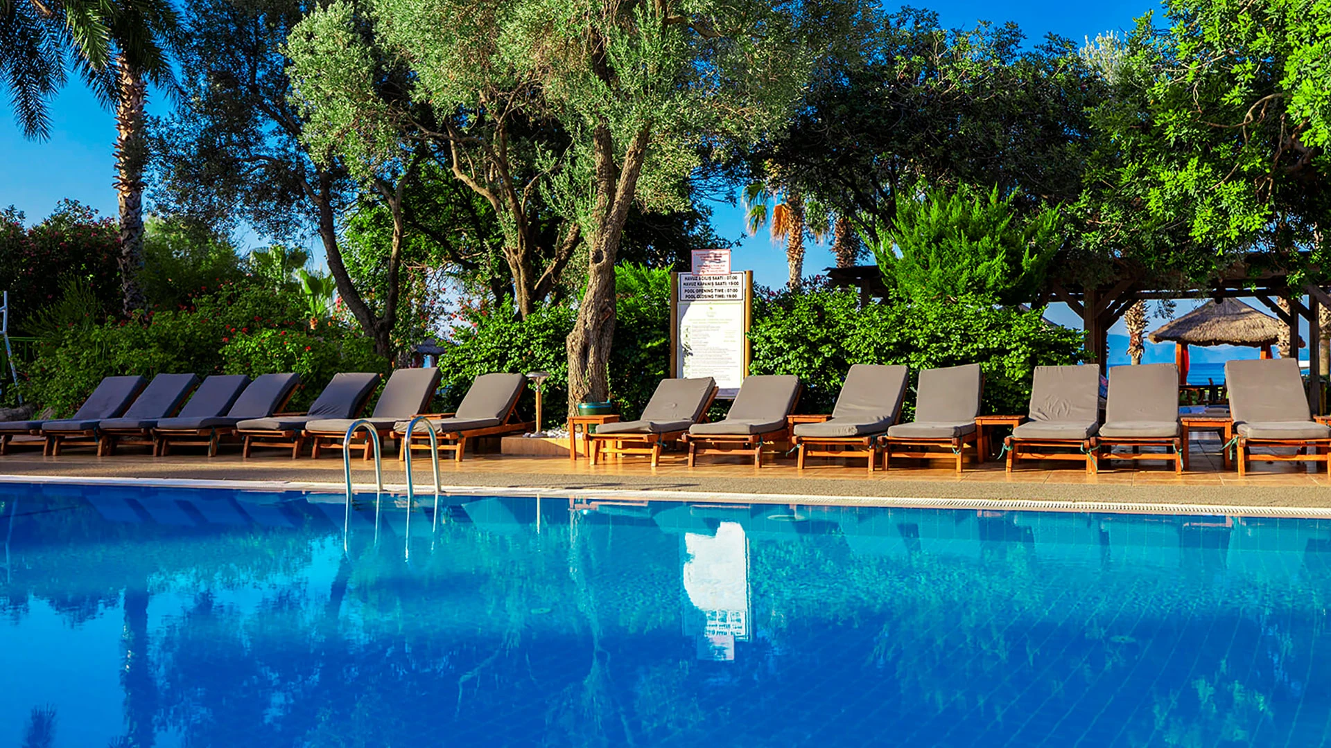 Latanya Park Resort – 42