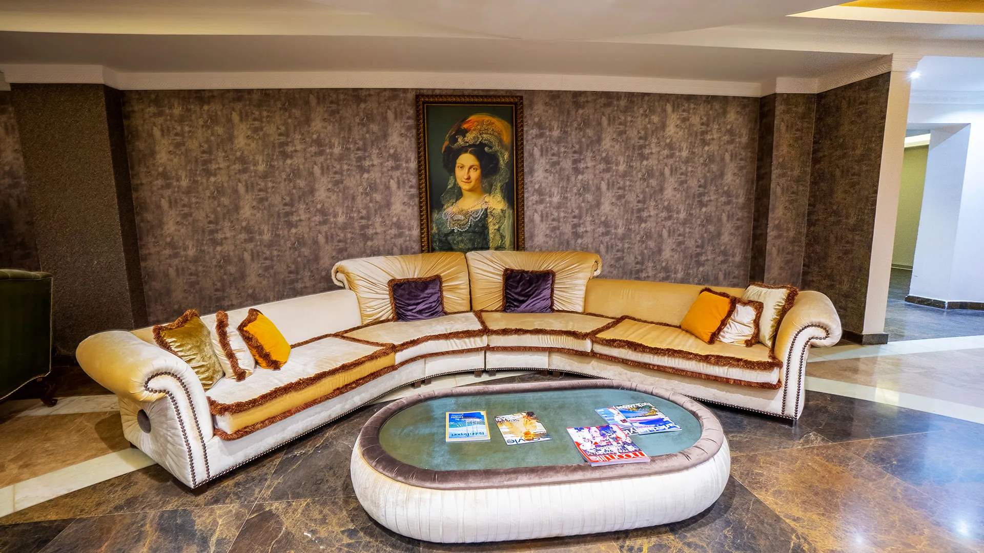 Azka Hotel – 39