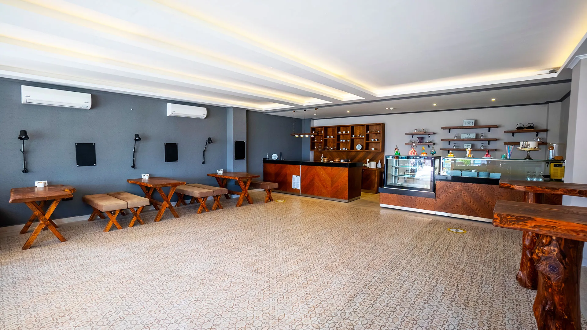 Azka Hotel – 28