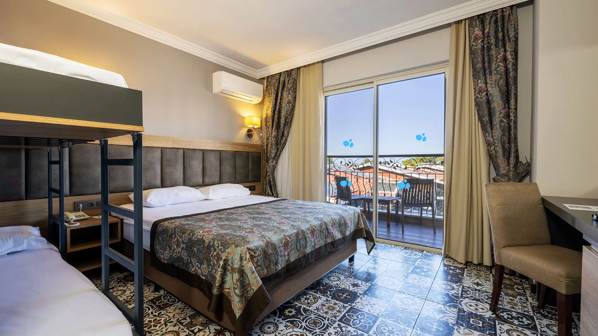 Crystal Aura Beach Resort & Spa – 30