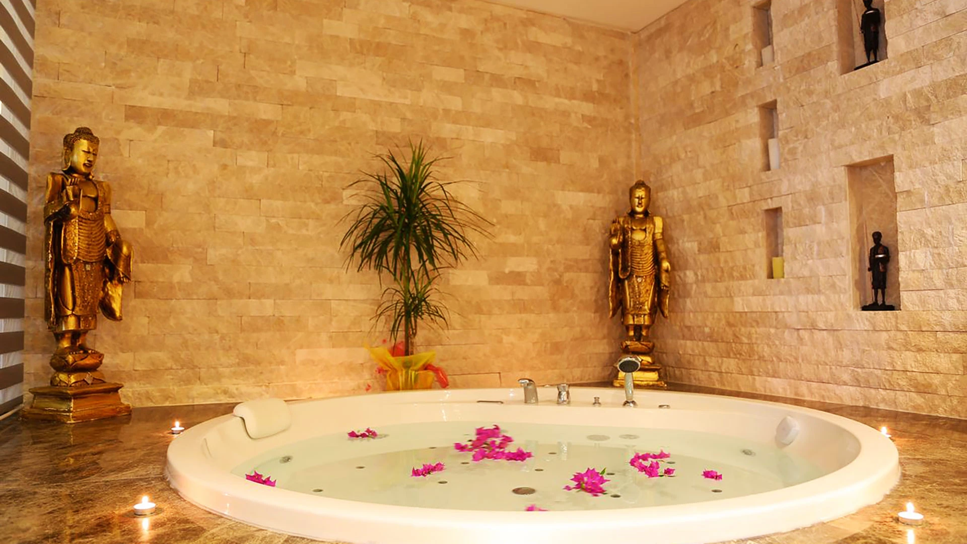 Kayamaris Hotel – 9