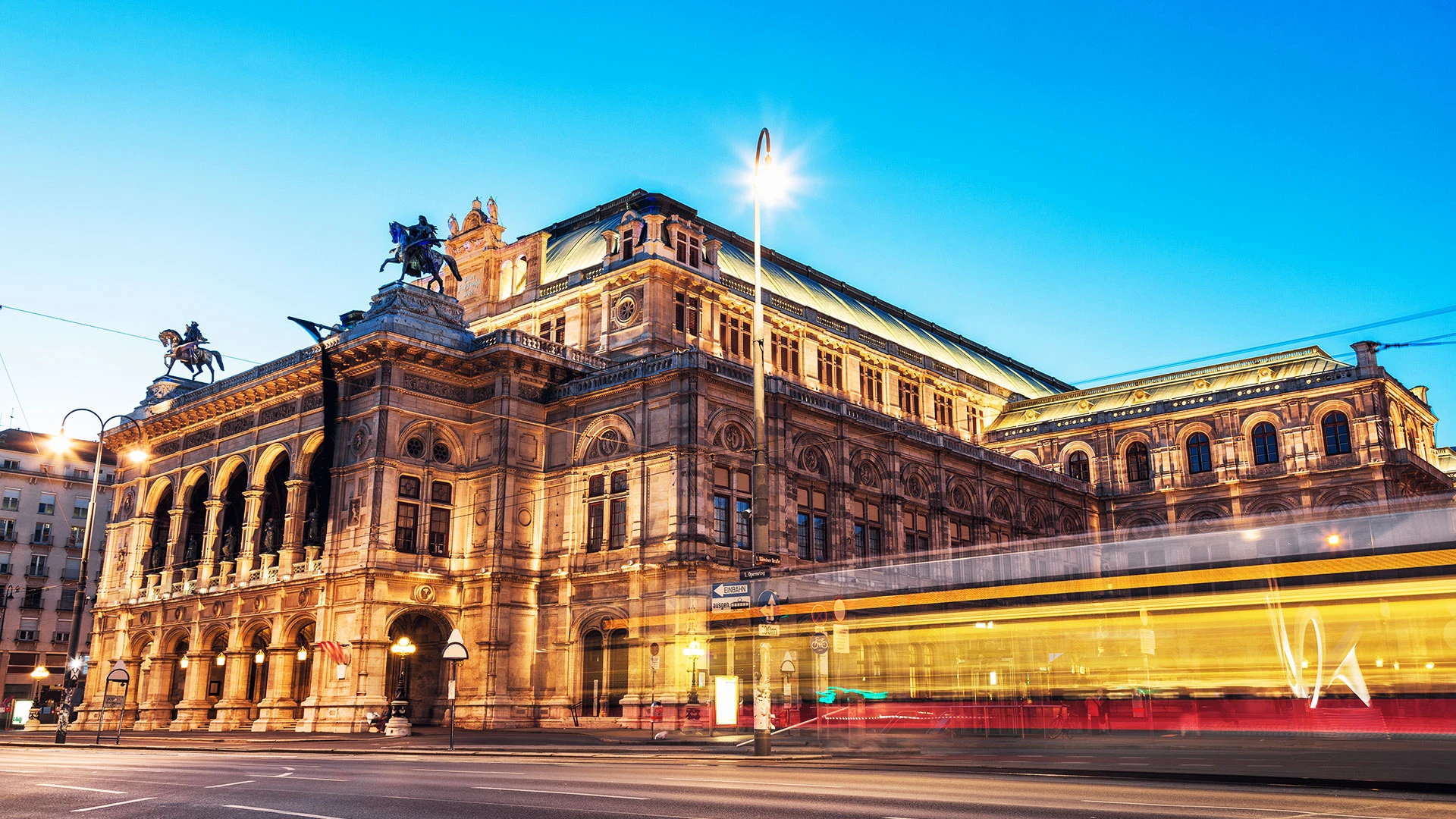 B and B HOTEL Wien St. Marx – ДУНАВСКА КОЛЕДНА МАГИЯ – Виена и Братислава Предколедни базари с 3 нощувки и чартърен полет от Варна – 4