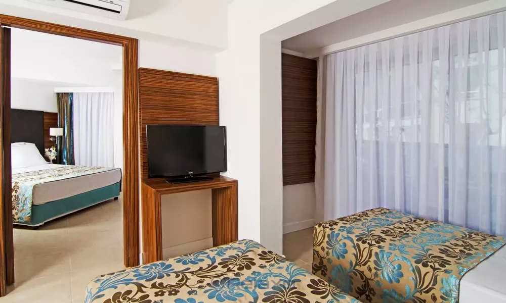 Palm Wings Beach Resort & Spa Kusadasi, хотел в Кушадасъ, почивка в Турция